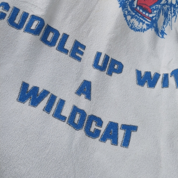 2 BAD AZZ Wildcats Beach Towels UK University Of Kentucky VINTAGE - Picture 3 of 7